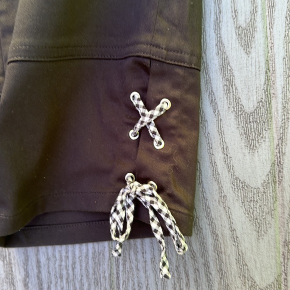 Woman’s Talbots Crop Pants - Picture 2 of 4